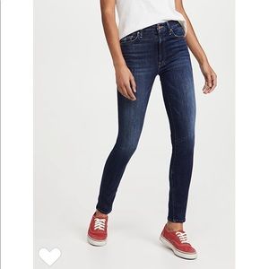 Mother Looker Cropped Jeans in Love Potion No. 9 colour